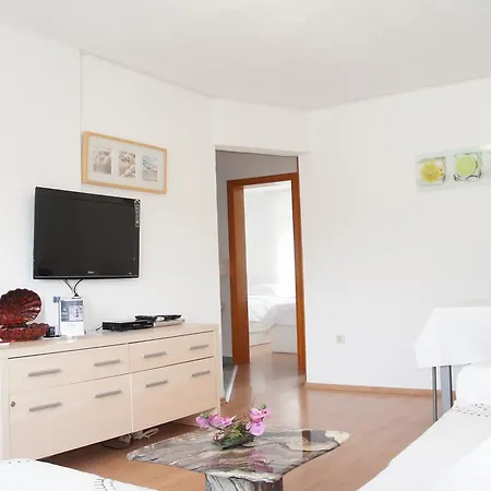 Apartments Zara アパート