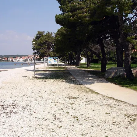 Apartments Zara アパート