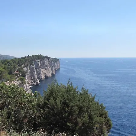 Apartments Zara アパート